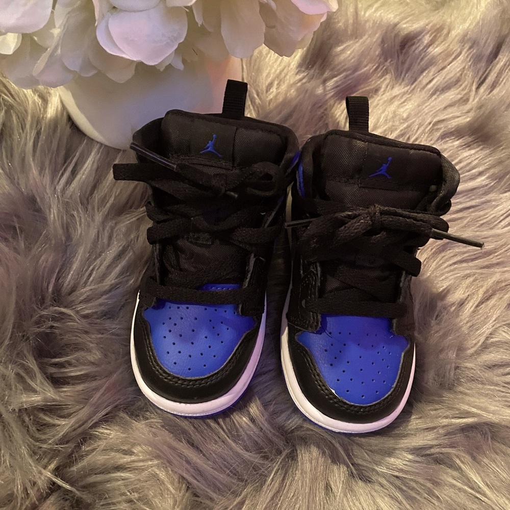 Nike Toddler sneakers size 6
